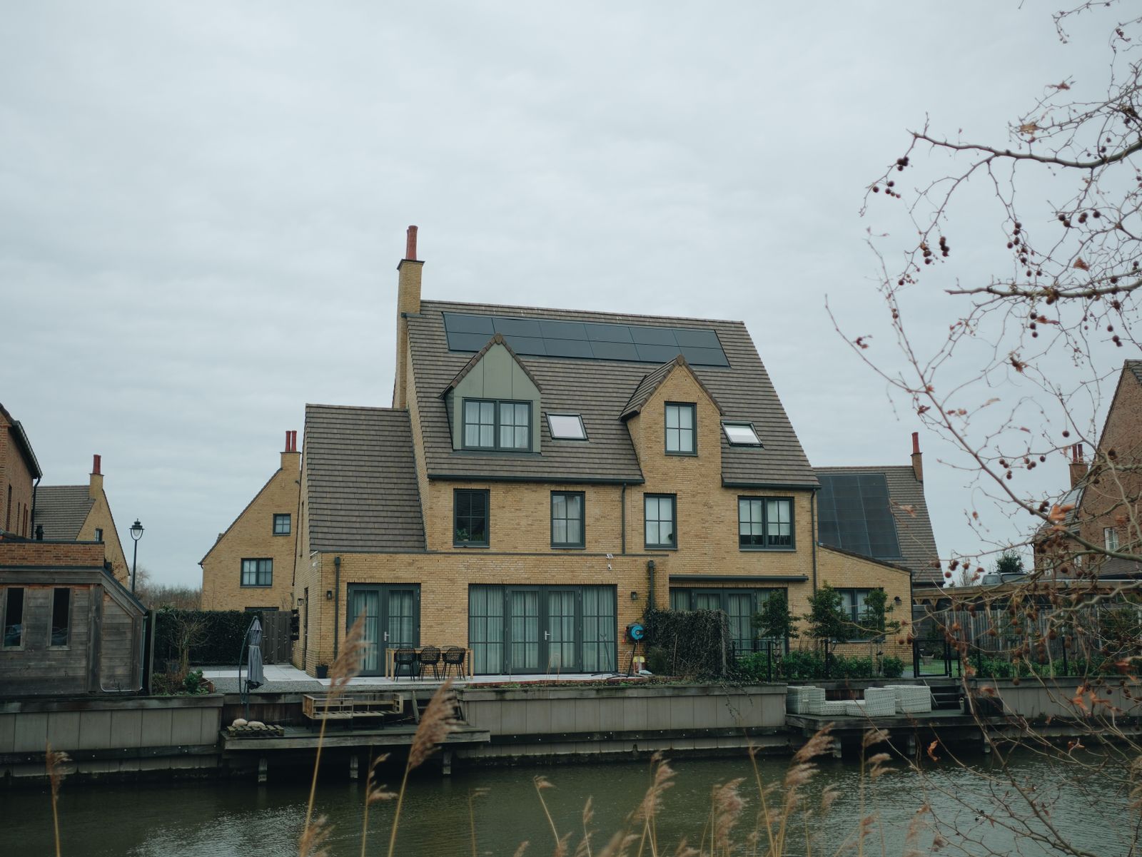 A picturesque canal-side house in Hoofddorp, Holland showcasing modern architecture.